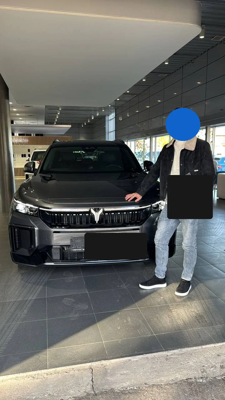 Легковой автомобиль на площадке выдачи
