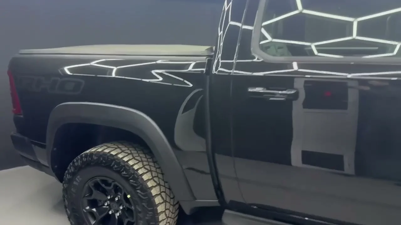 Dodge Ram на площадке выдачи